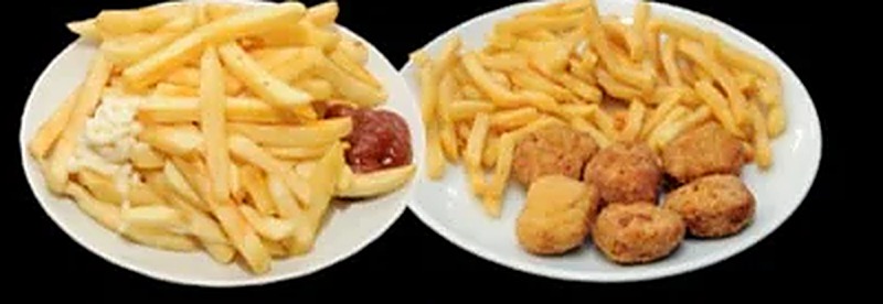 Pommes und Chicken Nuggets